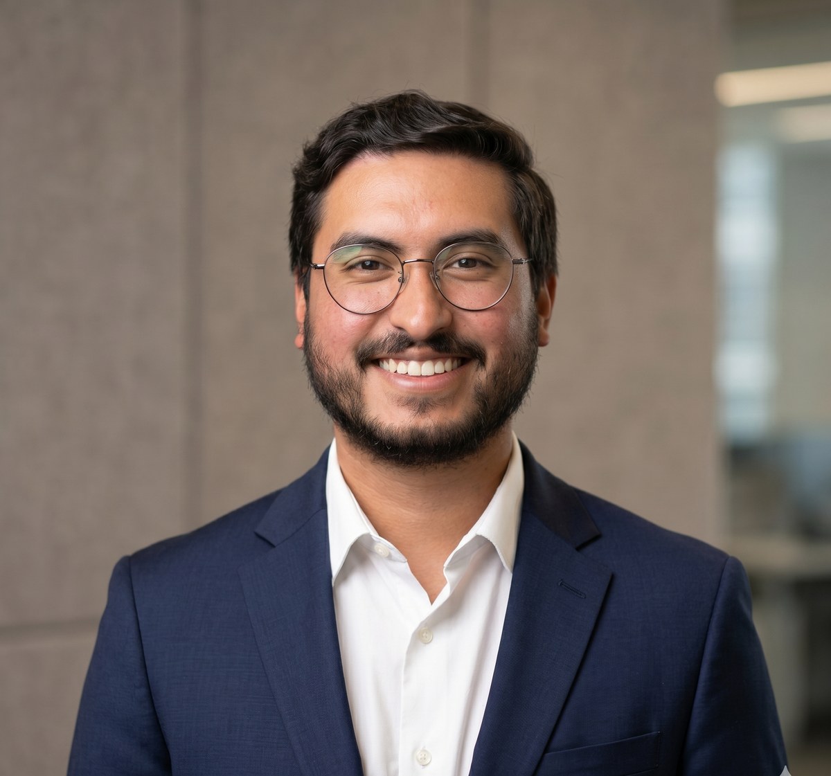 Headshot of Mark de la Cruz